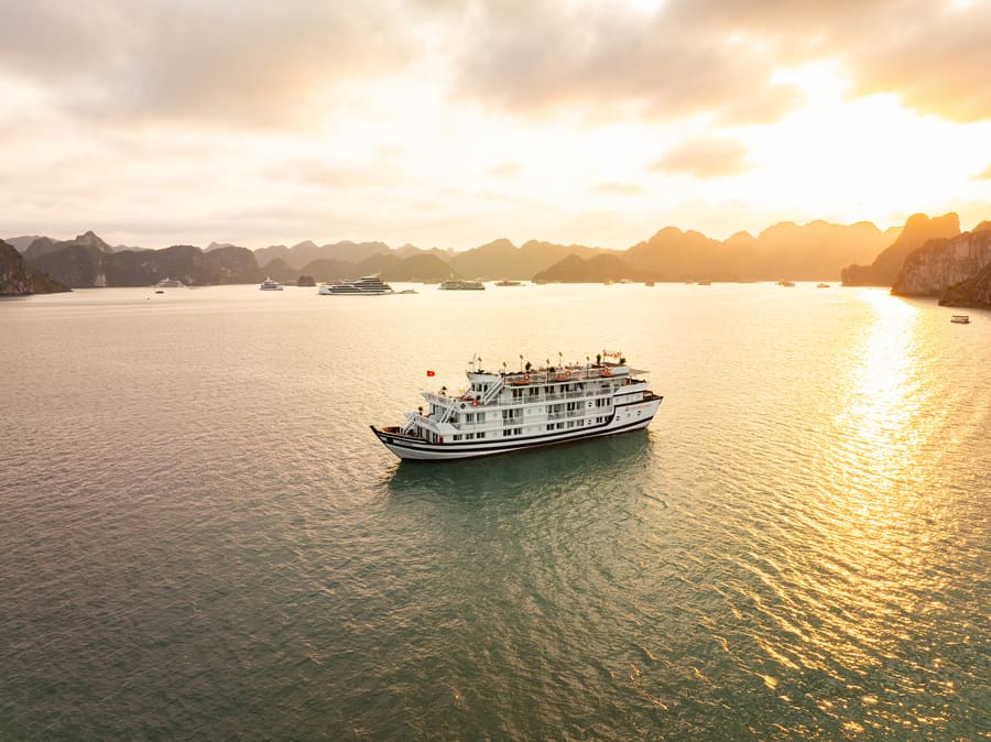 Read more about the article Halong Bay Cruise with Private Balcony: The Premium Overnight Experience