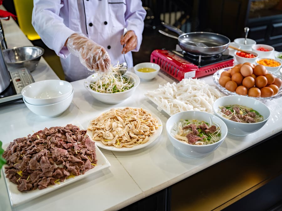Read more about the article Vegetarian & Special Diet Options on Halong Bay Overnight Cruise